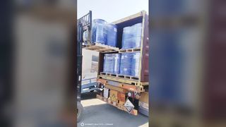 Στιγμή φόρτωσης για παραγγελία εξωτερικού εμπορίου θειογλυκολικού καλίου